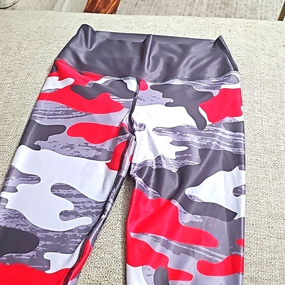 CYCLEBAR leggings High Waisted Red wht gray camo one size